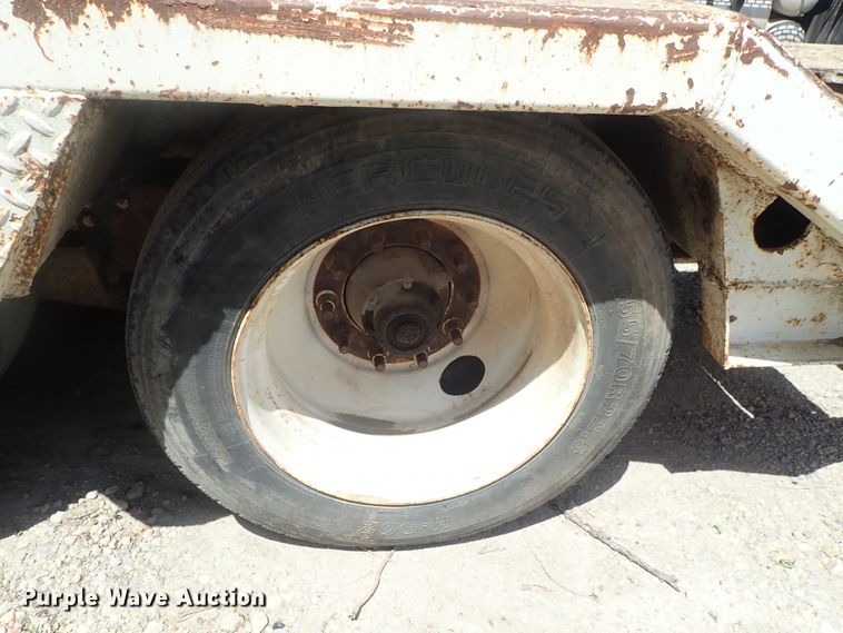 image for item DG2230 1977 Hyster drop deck equipment trailer