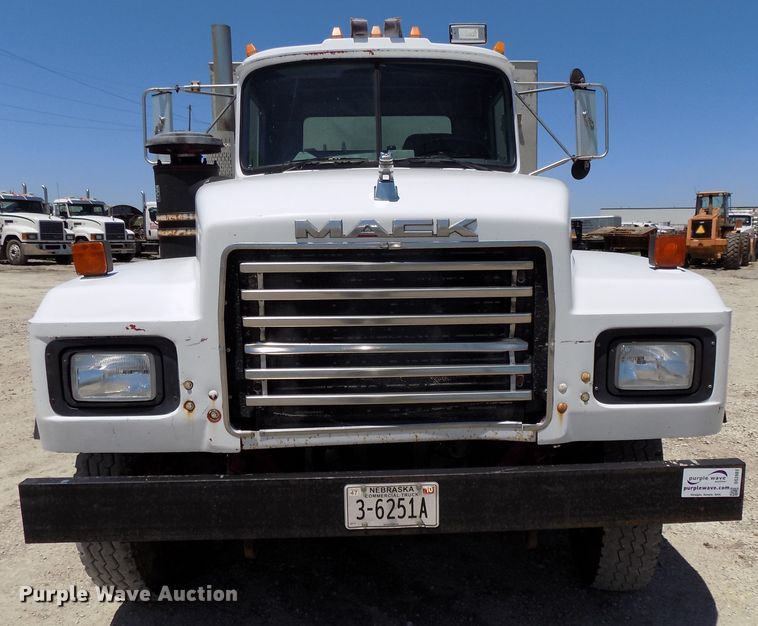 image for item DG2603 1994 Mack RD688S  dump truck