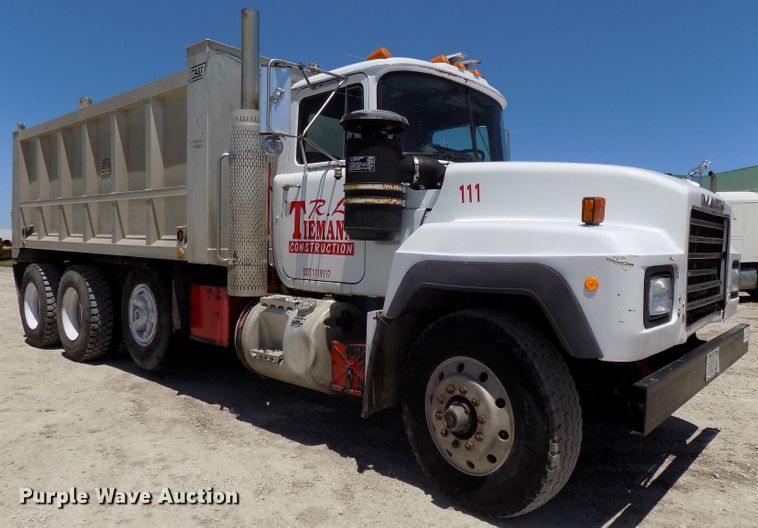 image for item DG2603 1994 Mack RD688S  dump truck