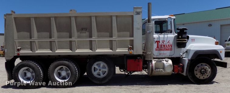 image for item DG2603 1994 Mack RD688S  dump truck