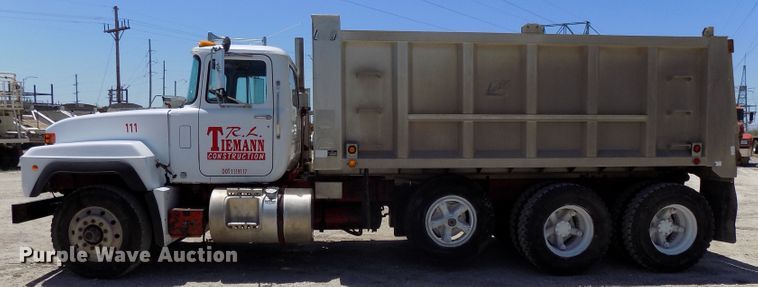 image for item DG2603 1994 Mack RD688S  dump truck