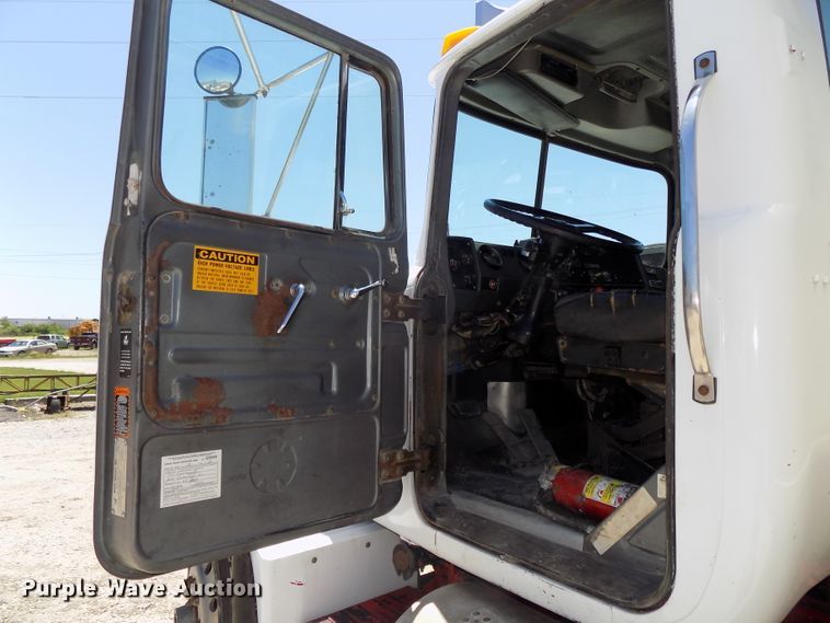 image for item DG2603 1994 Mack RD688S  dump truck