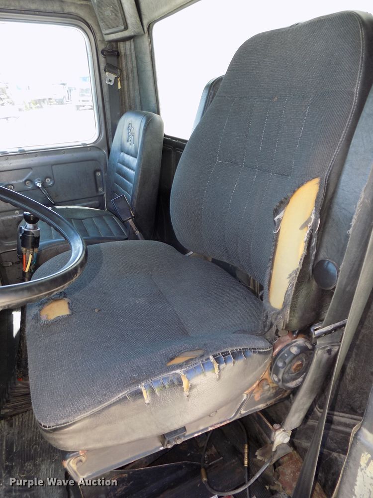 image for item DG2603 1994 Mack RD688S  dump truck