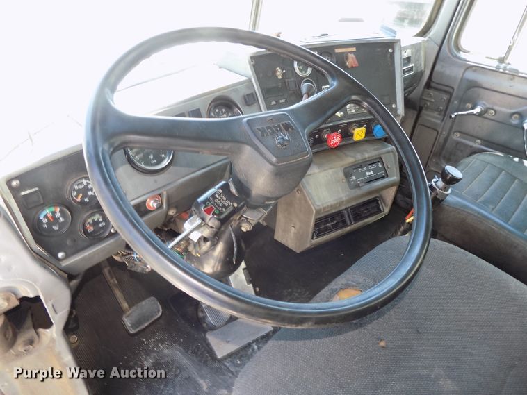 image for item DG2603 1994 Mack RD688S  dump truck