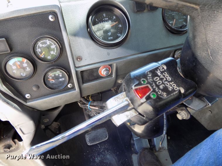 image for item DG2603 1994 Mack RD688S  dump truck