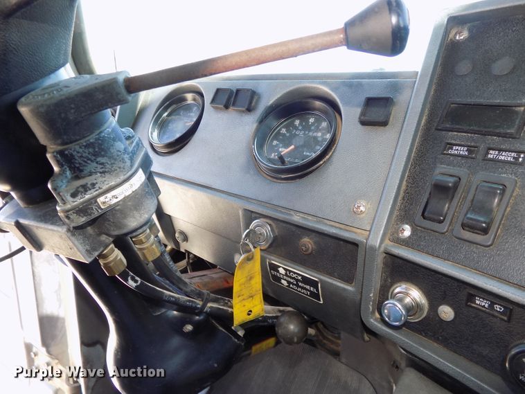 image for item DG2603 1994 Mack RD688S  dump truck