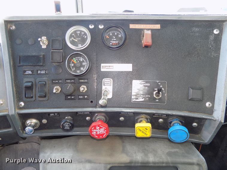 image for item DG2603 1994 Mack RD688S  dump truck