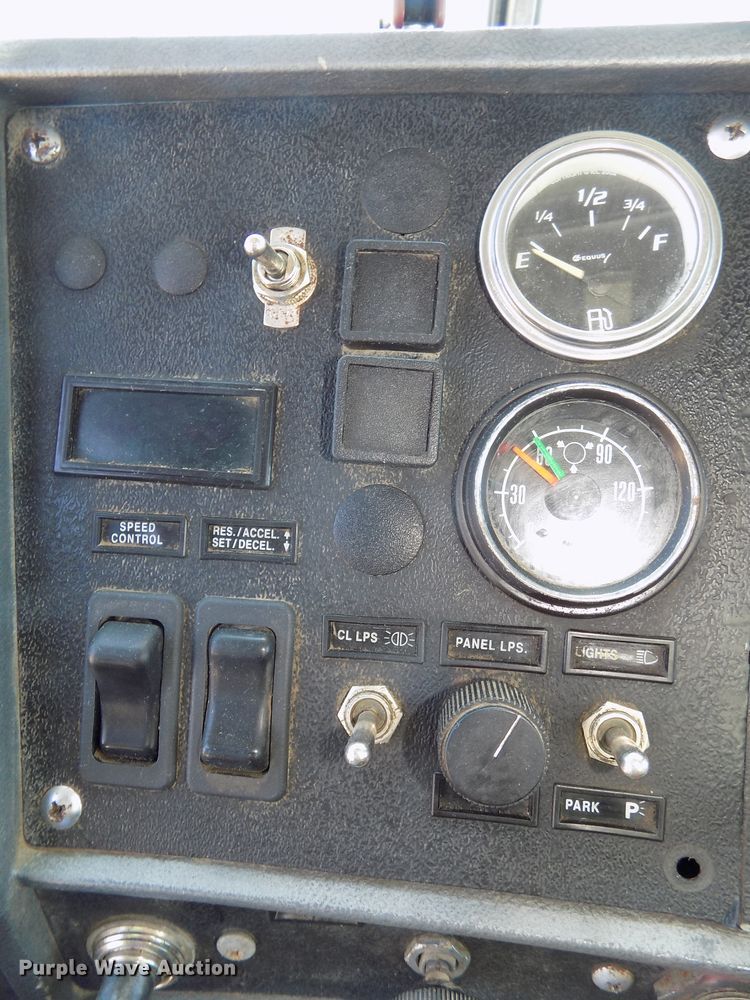 image for item DG2603 1994 Mack RD688S  dump truck