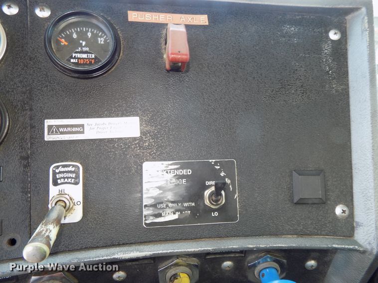 image for item DG2603 1994 Mack RD688S  dump truck