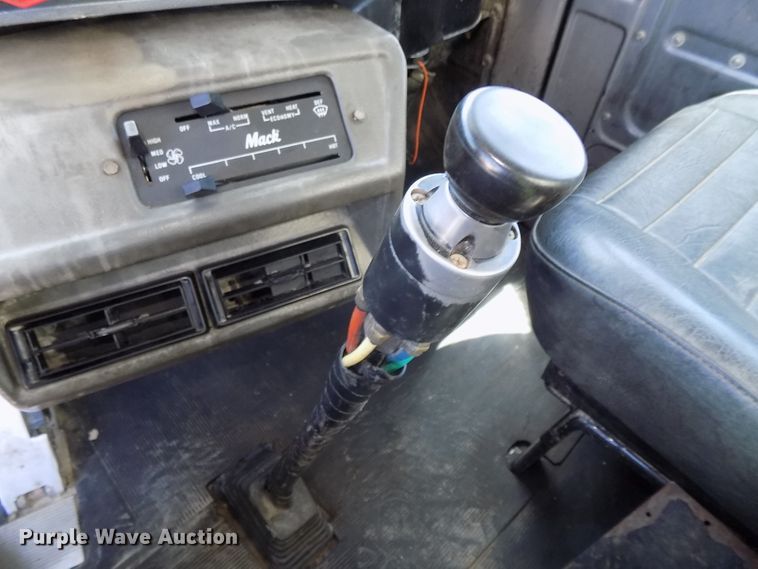 image for item DG2603 1994 Mack RD688S  dump truck