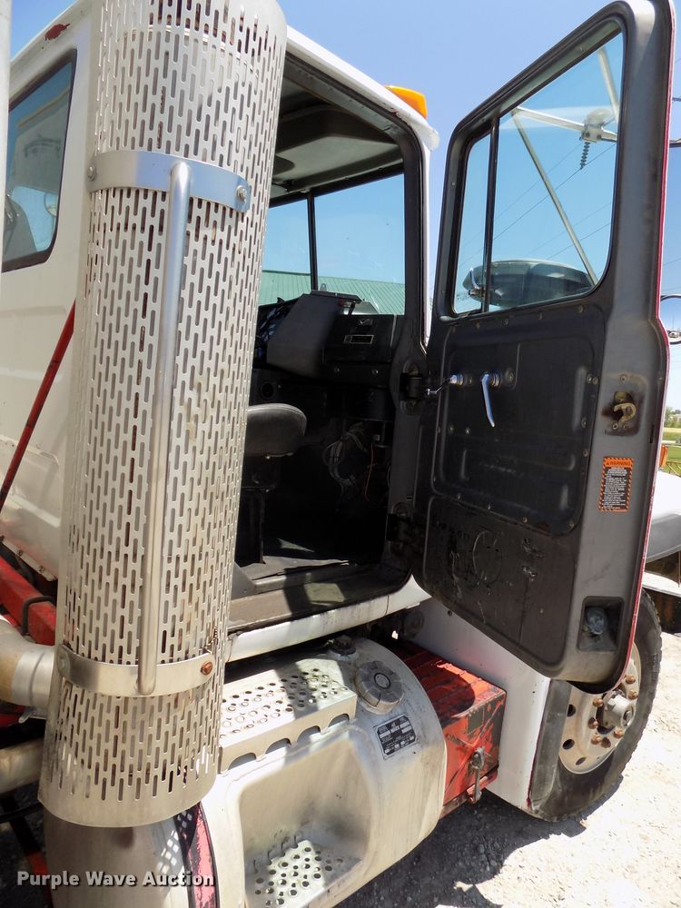 image for item DG2603 1994 Mack RD688S  dump truck