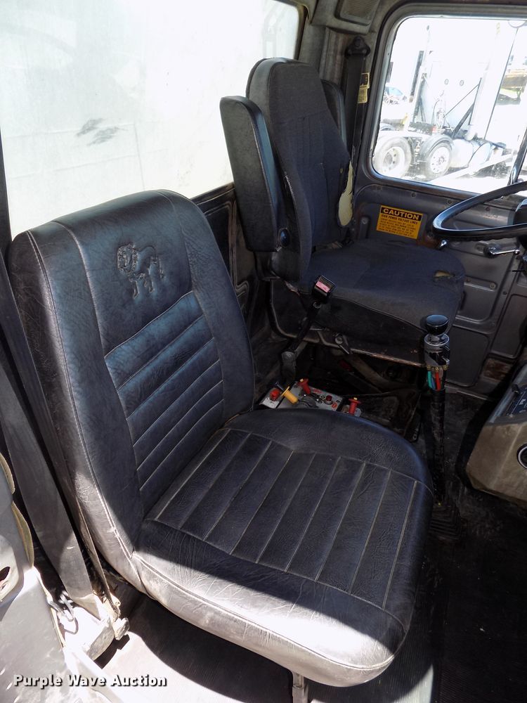 image for item DG2603 1994 Mack RD688S  dump truck