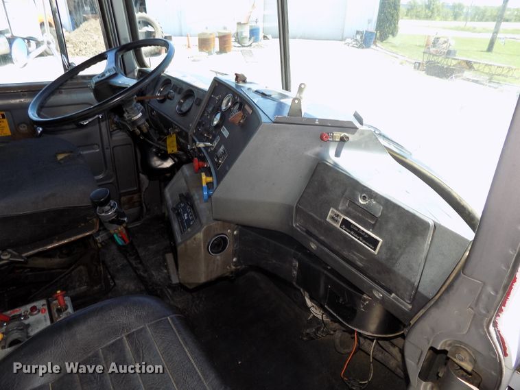 image for item DG2603 1994 Mack RD688S  dump truck