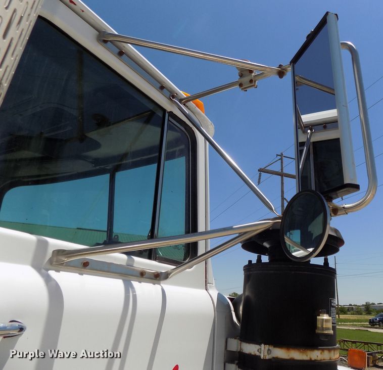 image for item DG2603 1994 Mack RD688S  dump truck