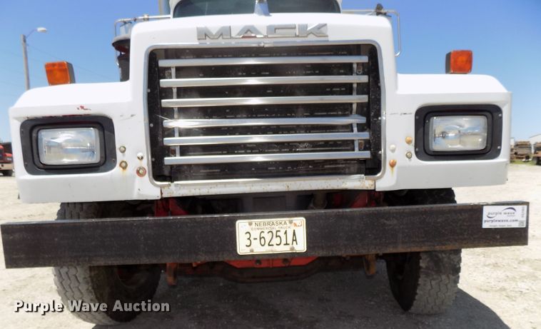 image for item DG2603 1994 Mack RD688S  dump truck