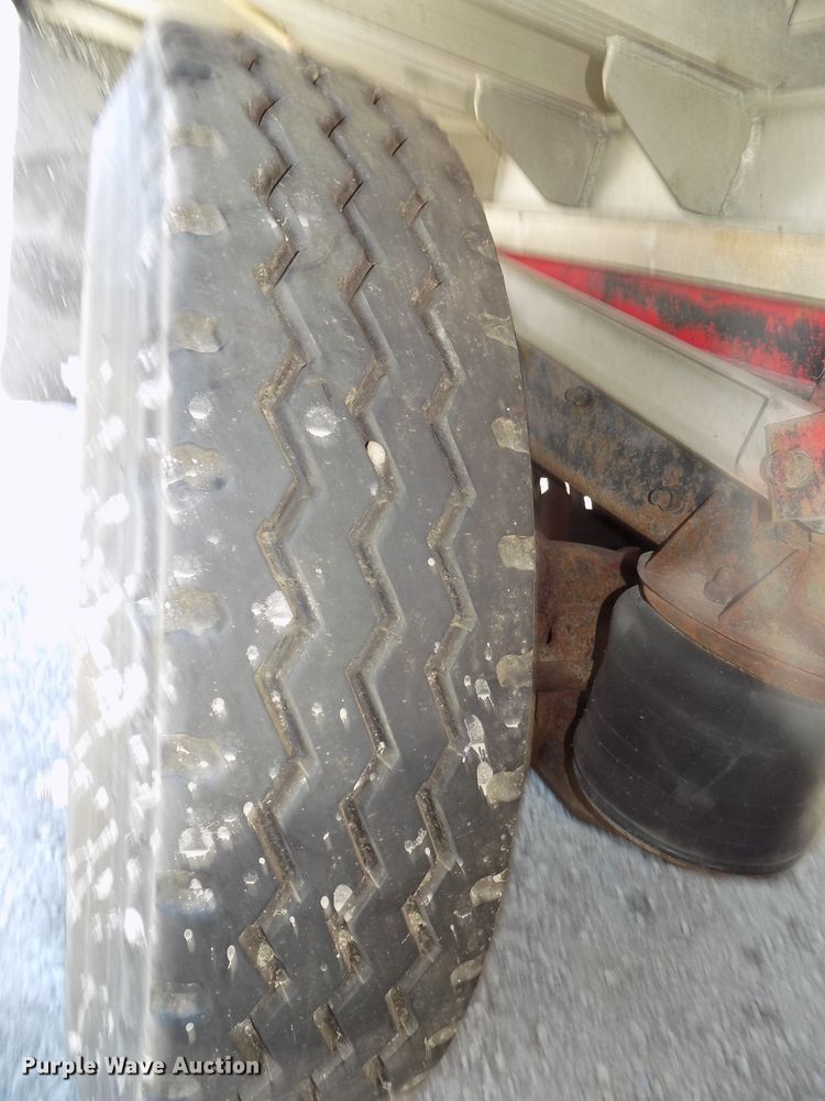 image for item DG2603 1994 Mack RD688S  dump truck