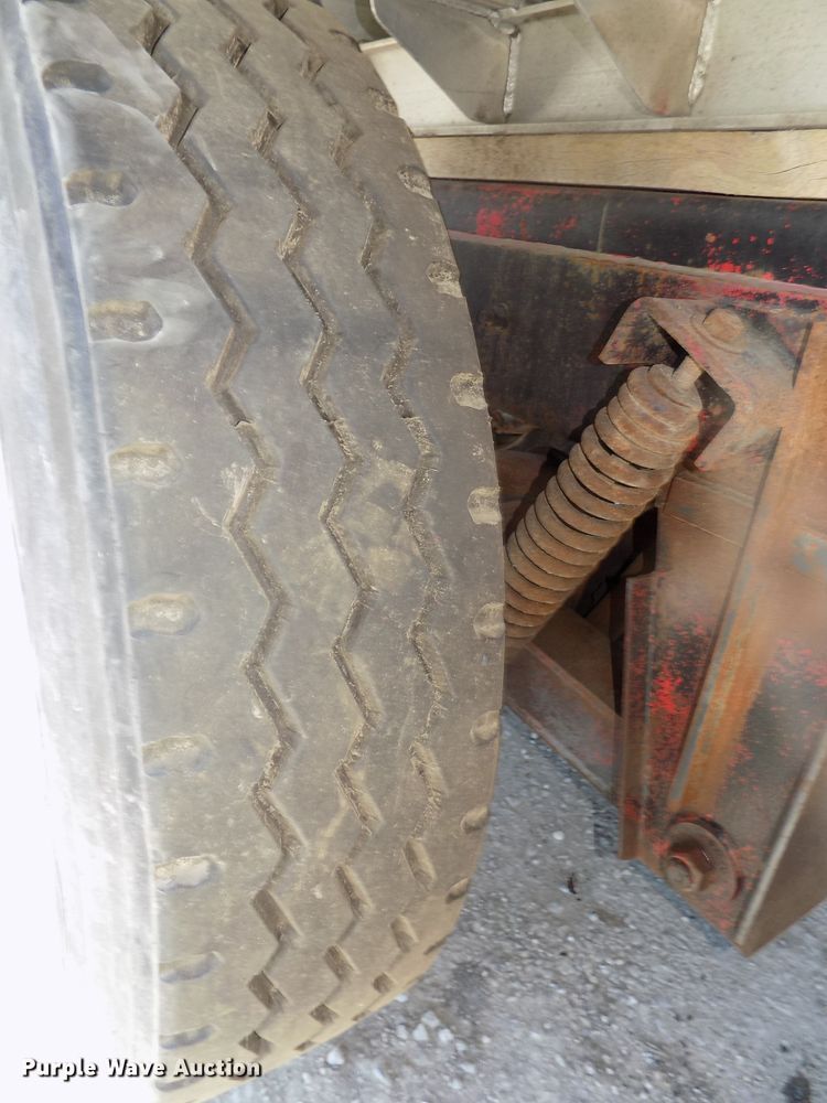 image for item DG2603 1994 Mack RD688S  dump truck