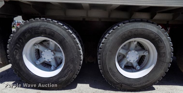 image for item DG2603 1994 Mack RD688S  dump truck