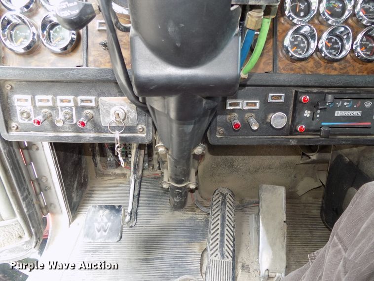 image for item DG2606 1997 Kenworth T800  dump truck