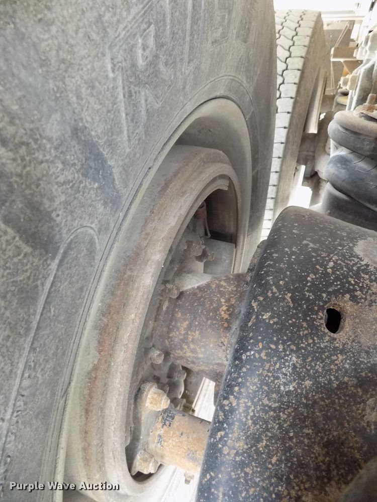 image for item DG2606 1997 Kenworth T800  dump truck