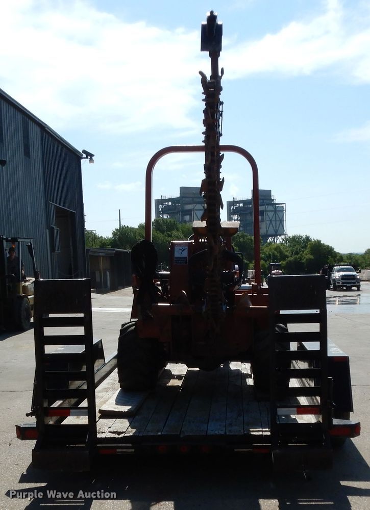 image for item DG6794 2006 Ditch Witch RT40  trencher