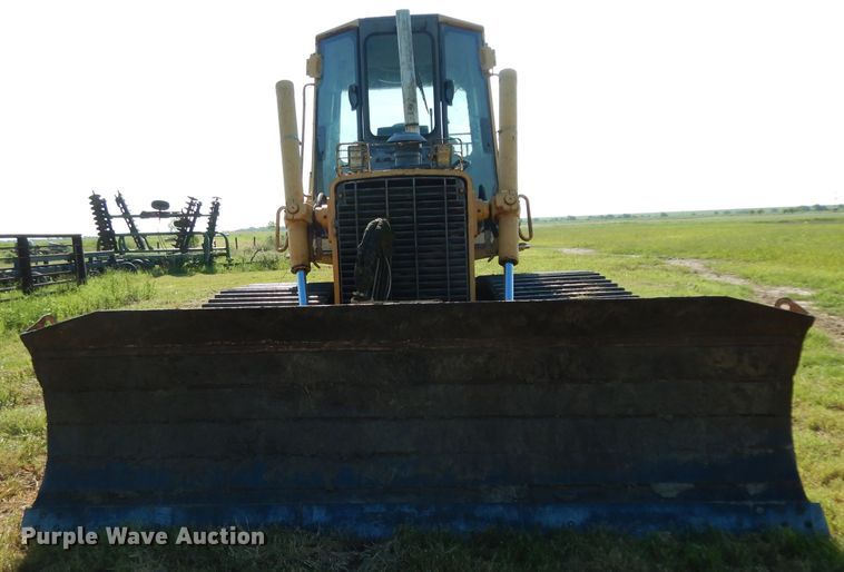 image for item DG6795 2004 John Deere 750C LGP  dozer