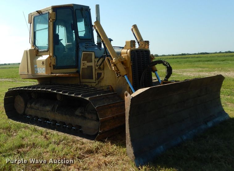 image for item DG6795 2004 John Deere 750C LGP  dozer