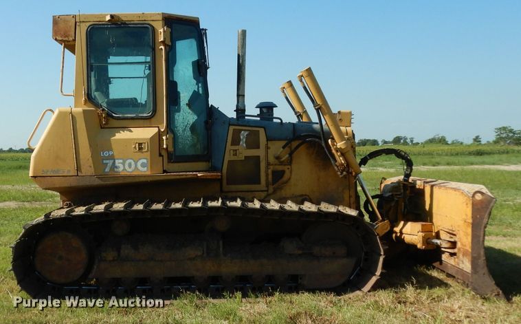 image for item DG6795 2004 John Deere 750C LGP  dozer