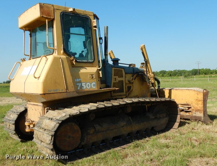 image for item DG6795 2004 John Deere 750C LGP  dozer