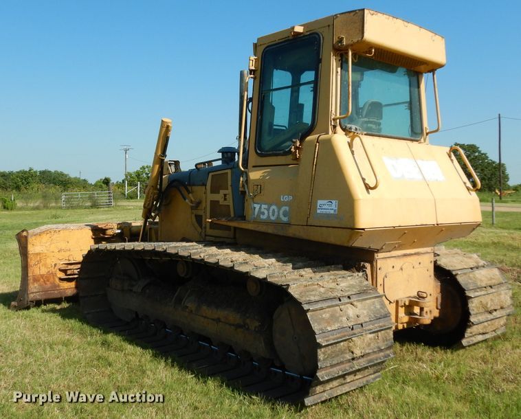 image for item DG6795 2004 John Deere 750C LGP  dozer