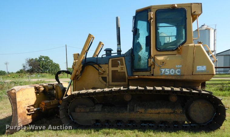 image for item DG6795 2004 John Deere 750C LGP  dozer
