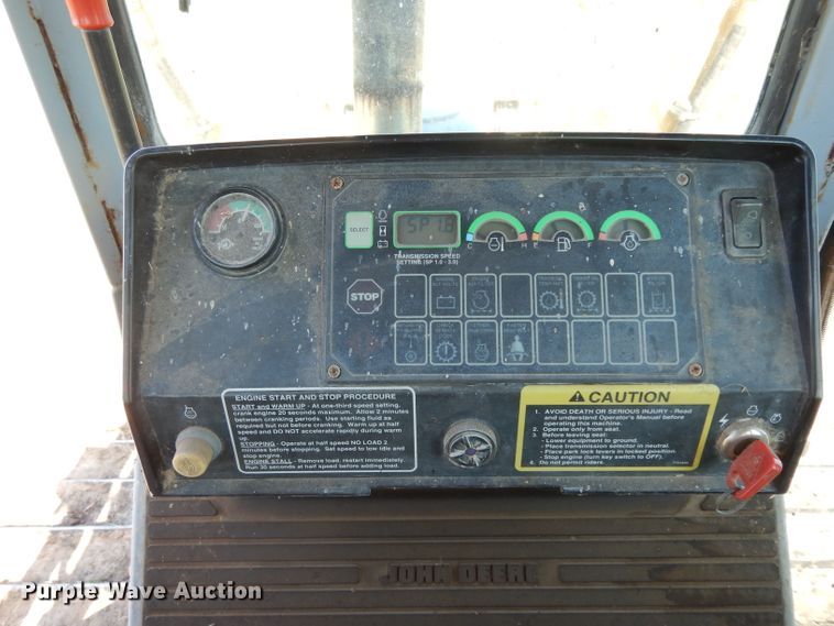 image for item DG6795 2004 John Deere 750C LGP  dozer