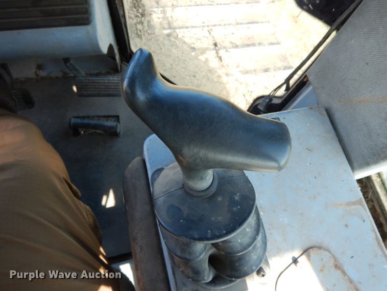 image for item DG6795 2004 John Deere 750C LGP  dozer