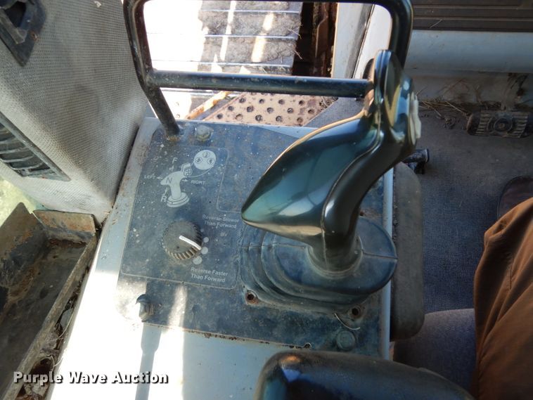 image for item DG6795 2004 John Deere 750C LGP  dozer