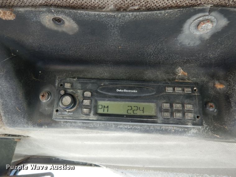 image for item DG6795 2004 John Deere 750C LGP  dozer