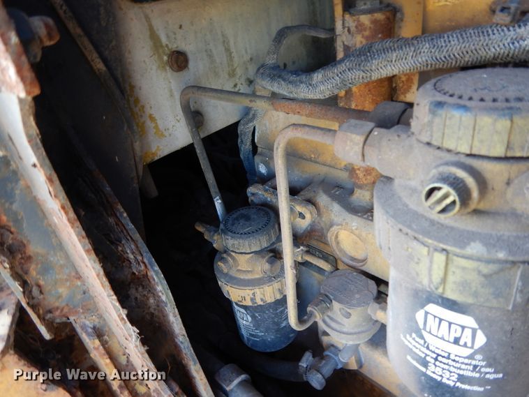 image for item DG6795 2004 John Deere 750C LGP  dozer