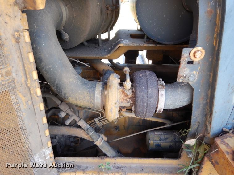 image for item DG6795 2004 John Deere 750C LGP  dozer