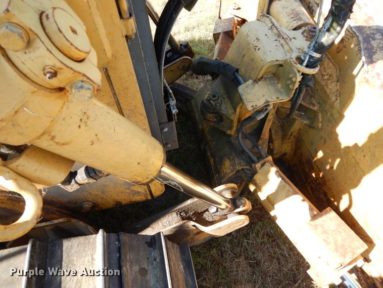 image for item DG6795 2004 John Deere 750C LGP  dozer