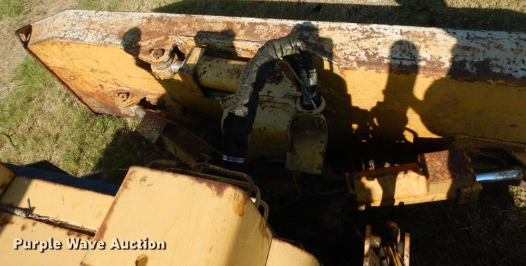 image for item DG6795 2004 John Deere 750C LGP  dozer
