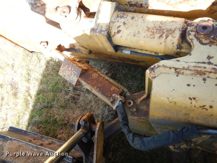 image for item DG6795 2004 John Deere 750C LGP  dozer