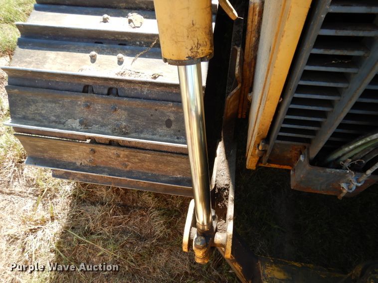 image for item DG6795 2004 John Deere 750C LGP  dozer