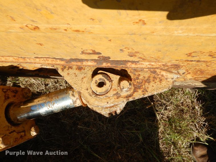 image for item DG6795 2004 John Deere 750C LGP  dozer