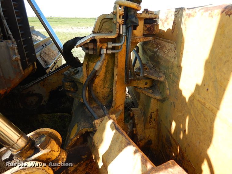 image for item DG6795 2004 John Deere 750C LGP  dozer