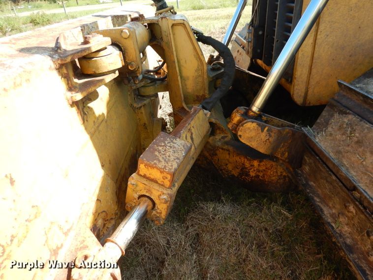 image for item DG6795 2004 John Deere 750C LGP  dozer