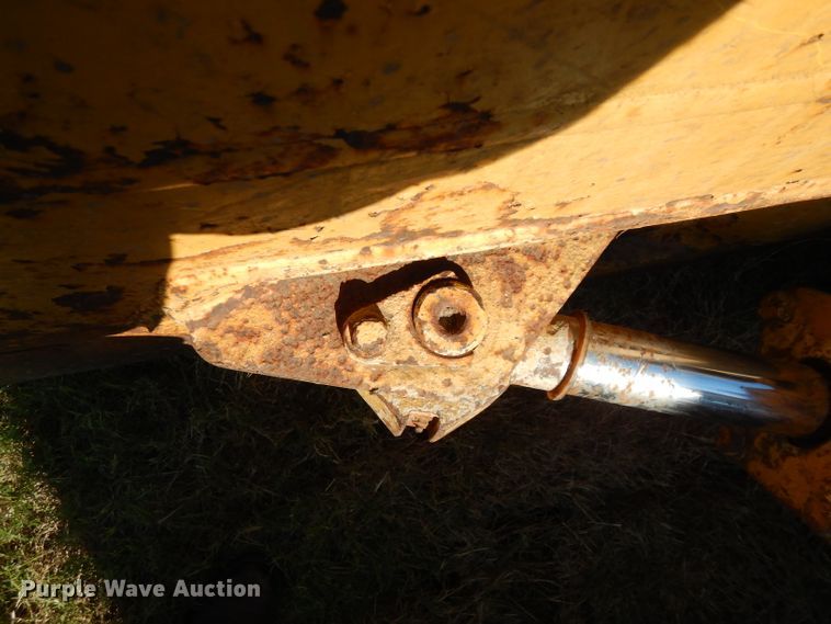 image for item DG6795 2004 John Deere 750C LGP  dozer