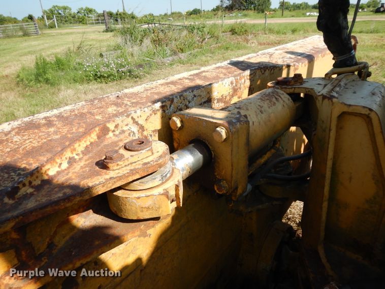 image for item DG6795 2004 John Deere 750C LGP  dozer