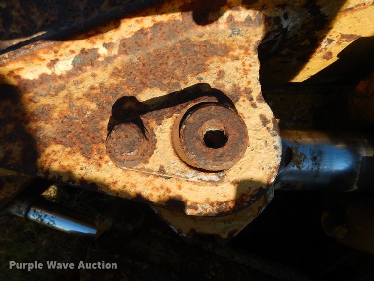 image for item DG6795 2004 John Deere 750C LGP  dozer