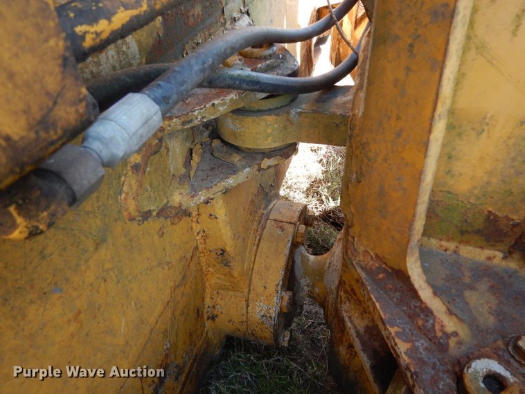 image for item DG6795 2004 John Deere 750C LGP  dozer