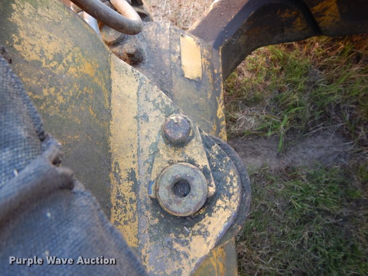 image for item DG6795 2004 John Deere 750C LGP  dozer