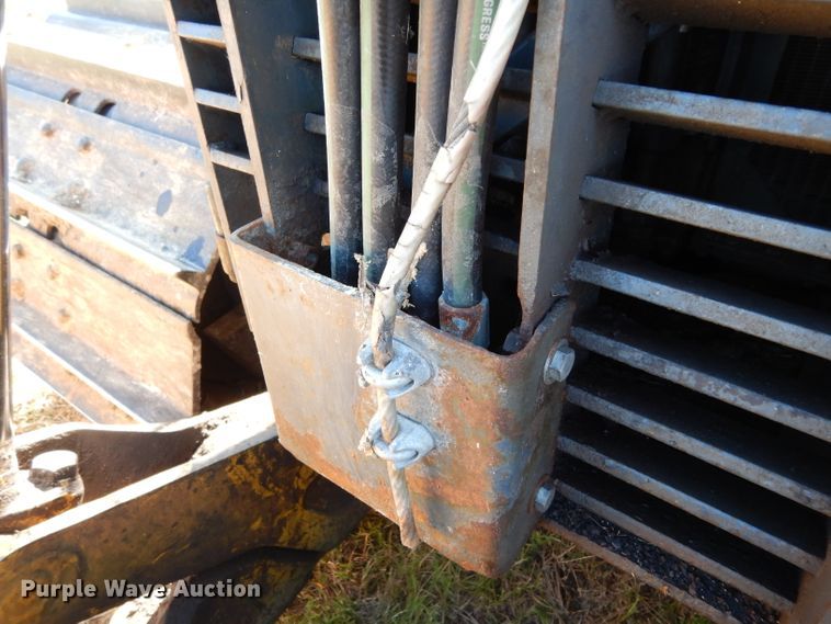 image for item DG6795 2004 John Deere 750C LGP  dozer